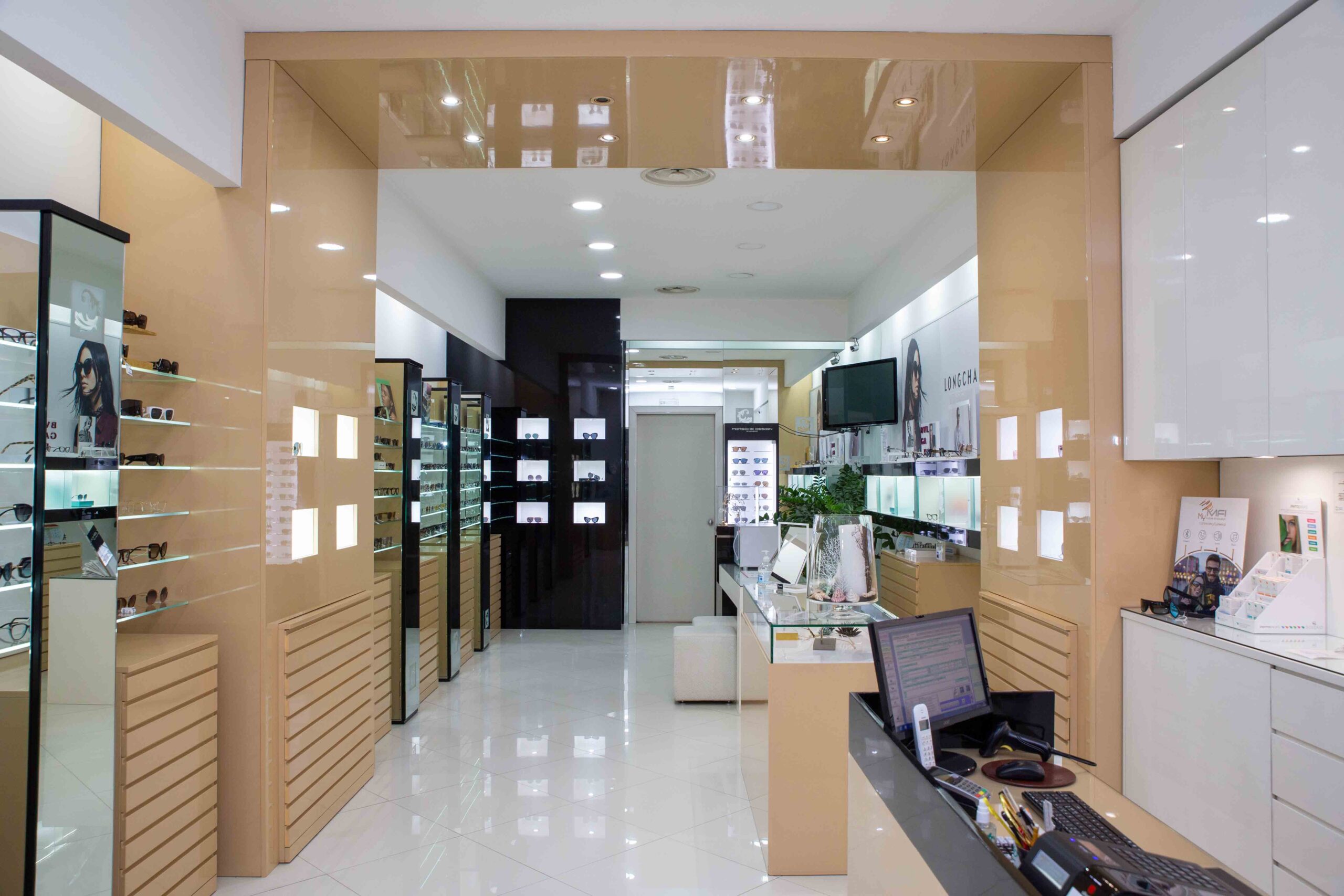 Interno negozio Ottica Ciurlia Taurisano